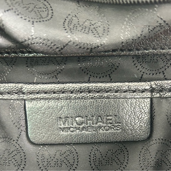 Michael Kors TIPPI Black Pebble Leather Shoulder Bag Dual Folding Zip Pockets - Picture 2 of 14